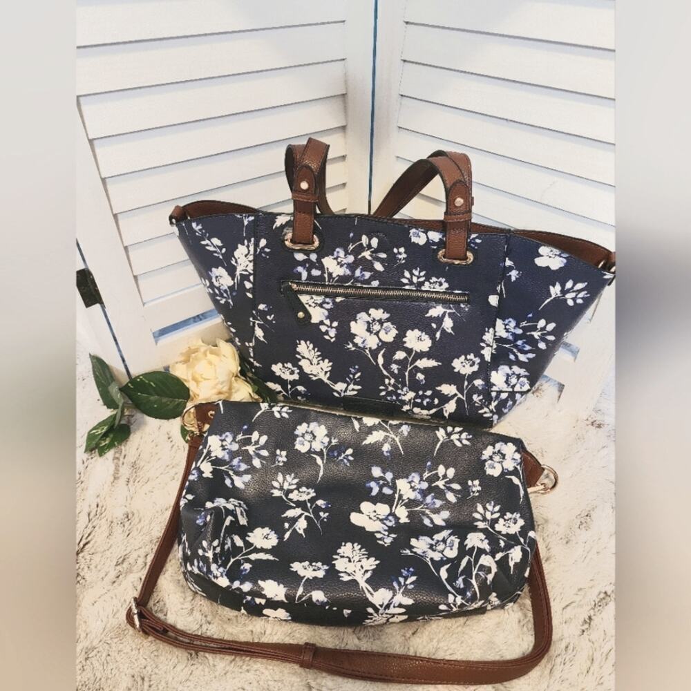 GH BASS NAVY NWOT 3 IN 1 FLORAL TOTE